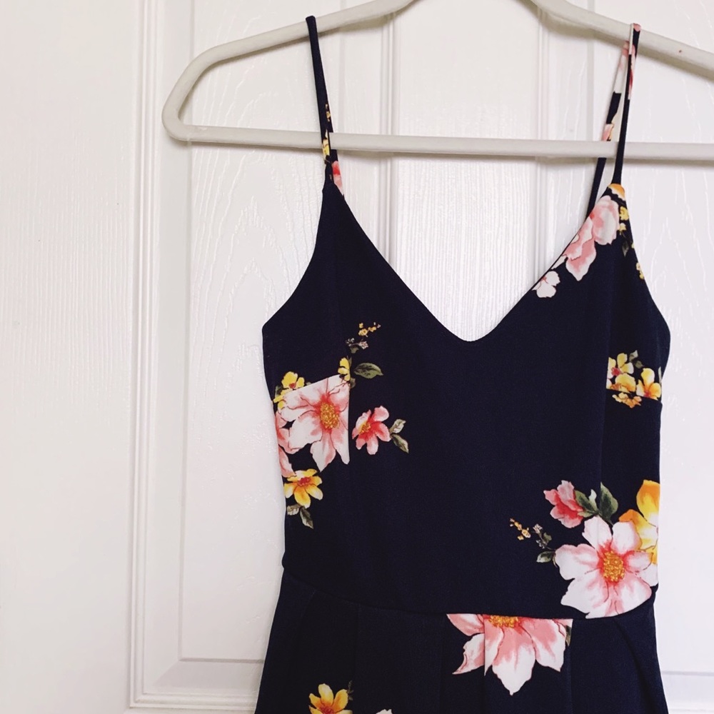 🌻Navy Floral Dress🌻